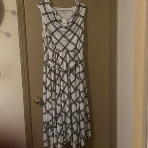 Black and white sleeveless dress
